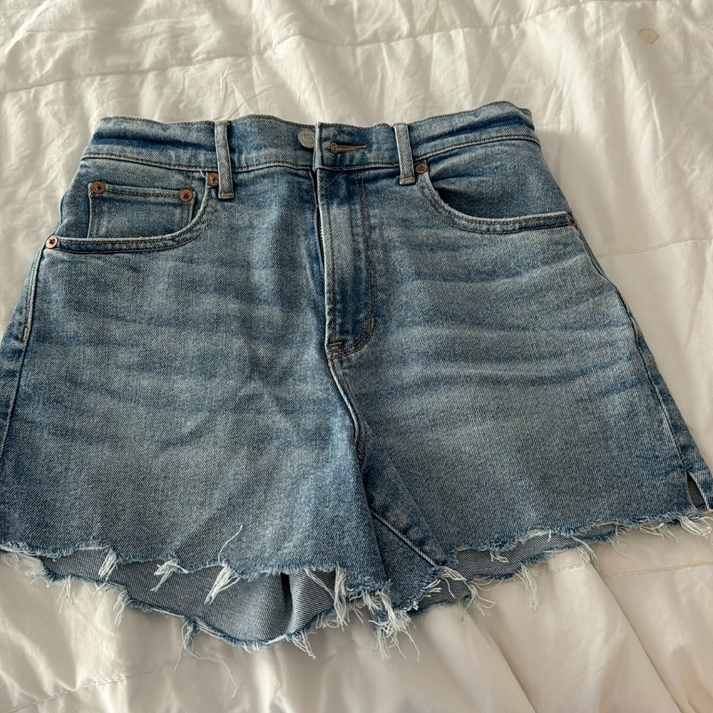 highest rise 90s, boyfriend short size 4 , American eagle
